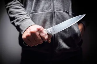 4 эффективных приема для защиты жизни, если на вас напали с ножом