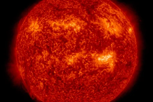 Землю продолжает лихорадить: ученые предупредили о последствиях мощной вспышки на Солнце