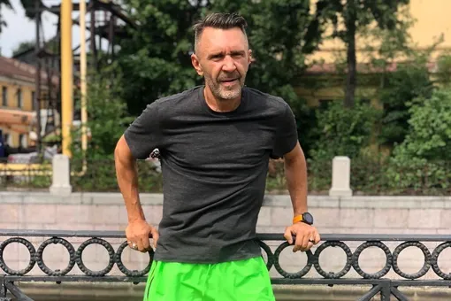«Я бросил пить и стал бегать»: как Сергей Шнуров влюбился в спорт и помолодел