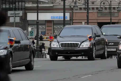 Ким Чен Ын приехал в Россию на шестиметровом Maybach: что это за машина и откуда она у главы КНДР