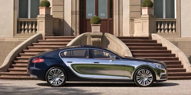 Bugatti Galibier был выпущен в 2009 году французской компанией Bugatti. Этот седан вполне мог бы стать достойным преемником Veyron, он даже выглядит похоже и на нём был установлен тот же движок W16. Но в результате Bugatti решили отказаться от Galibier в пользу Chiron, куда как менее смелого концепта.