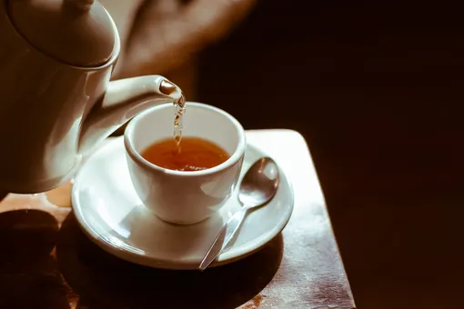 Почему нельзя пить чай сразу после еды?