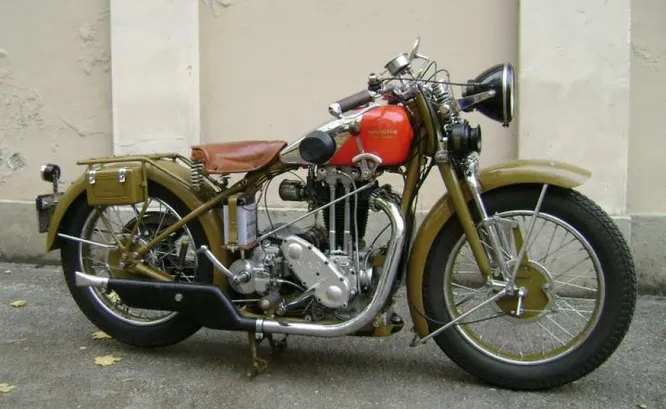 Motosacoche. Некогда крупнейший производитель мотоциклов в стране и весьма заметный в Европе, существовал с 1899 по 1956 год. На снимке Motosacoche Jubilee 426 Class (1933).