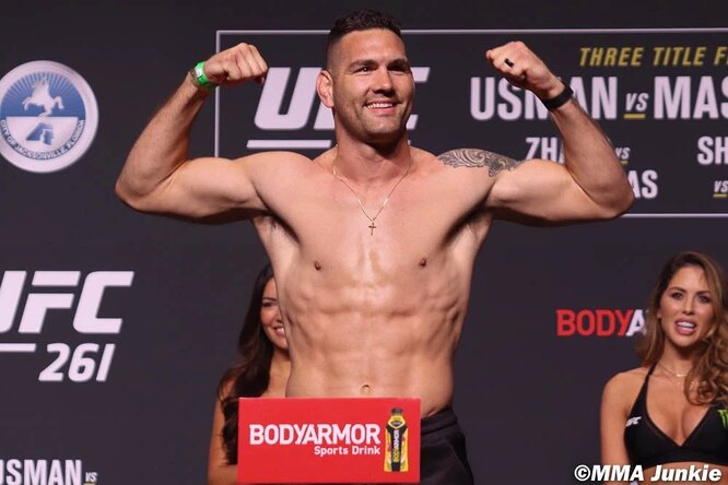 Боец UFC показал рентгеновские снимки сломанной пополам ноги Боец UFC показал рентгеновские снимки сломанной пополам ноги