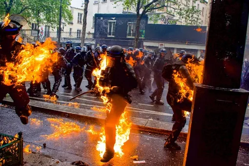 1350 автомобилей сожжены, более 1000 граждан задержаны: что происходит во Франции во время протестов