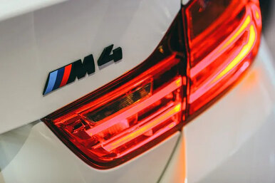 Триколор BMW M: что он означает?