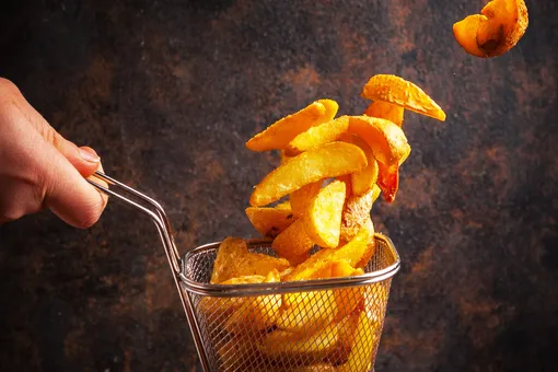 Как приготовить полезные картофельные чипсы: попробуйте этот простой рецепт
