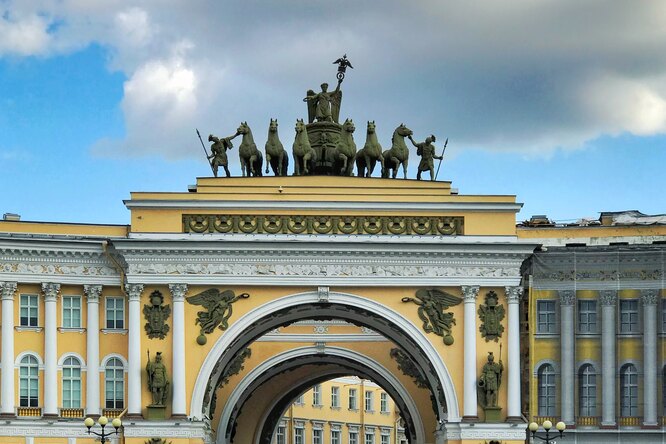 На Сергея Шнурова подали в суд из-за песни «В Питере — пить» На Сергея Шнурова подали в суд из-за песни «В Питере — пить»