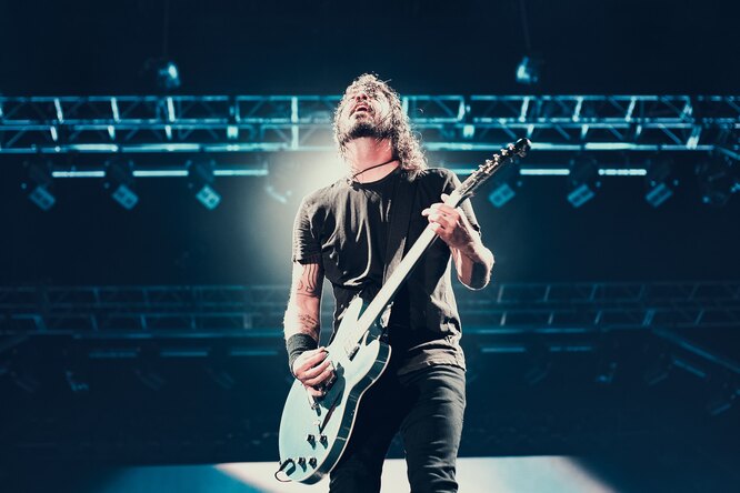 Фронтмен Foo Fighters и бывший барабанщик Nirvana Дэйв Грол выпустит книгу мемуаров Фронтмен Foo Fighters и бывший барабанщик Nirvana Дэйв Грол выпустит книгу мемуаров