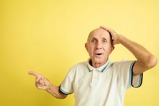 Необычный симптом Альцгеймера: узнайте, как чувство юмора связано с этой болезнью