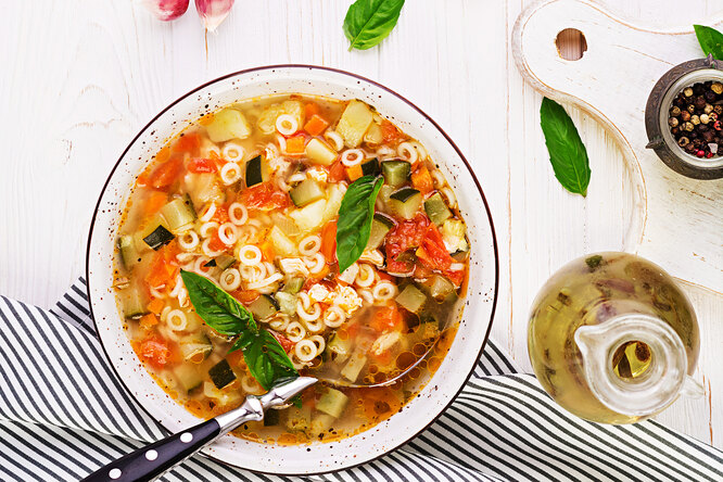 Суп минестроне: как приготовить любимое блюдо вашей печени