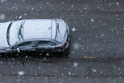 7 важных правил, которые должен знать каждый водитель, прежде чем завести авто в снегопад