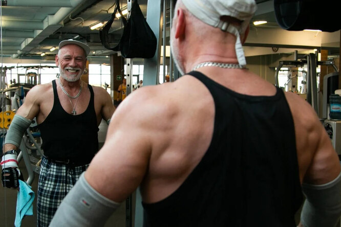 Как выглядит и тренируется бывший заключенный-бодибилдер в 66 лет — он прошел путь от зоны до спортзала