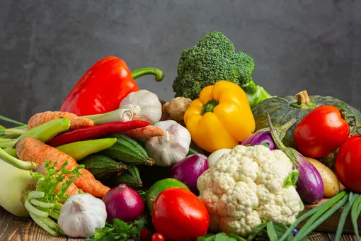 Регулярное употребление овощей для похудения или поддержания веса является ключевым элементом здорового питания. Они помогают контролировать вес, борются с болезнями, поддерживают уровень сахара в крови и обеспечивают кулинарное разнообразие.