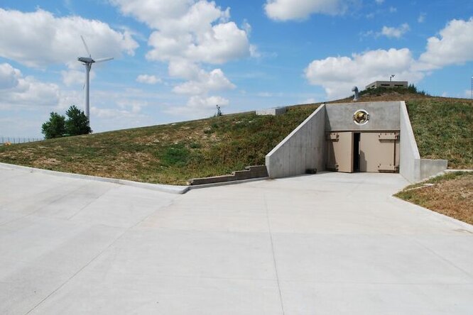 В Канзасе построили подземный бункер за 5 миллионов долларов. И вот как он выглядит