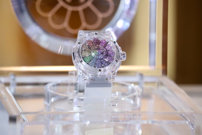 Цветок из сапфира Hublot Classic Fusion Takashi Murakami Sapphire Rainbow Цветок из сапфира Hublot Classic Fusion Takashi Murakami Sapphire Rainbow