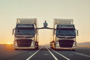 Шпагат Ван Дамма и еще 10 самых гениальных рекламных кампаний из мира автомобилей 