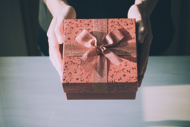 Что делать с бесполезными подарками: 10 идей в помощь