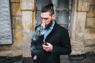 После этого видео вы перестанете курить вейп: ролик с производства одноразовых сигарет привел пользователей в ужас