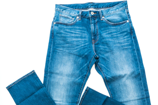 Как уменьшить джинсы на размер без иголки и нитки: 3 элементарных способа