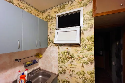 Зачем в СССР в квартирах делалось окно между кухней и ванной?