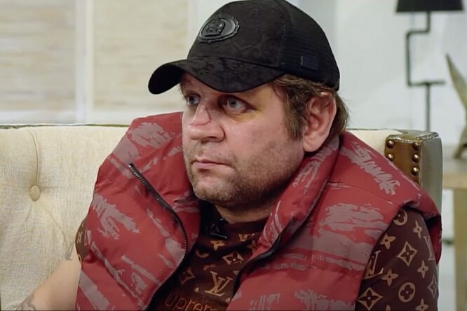 Иногда Емельяненко напоминает бездомного в брендовой одежде Иногда Емельяненко напоминает бездомного в брендовой одежде