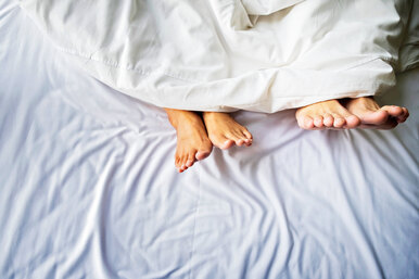 Заправить одеяло в пододеяльник: как это сделать легко и быстро