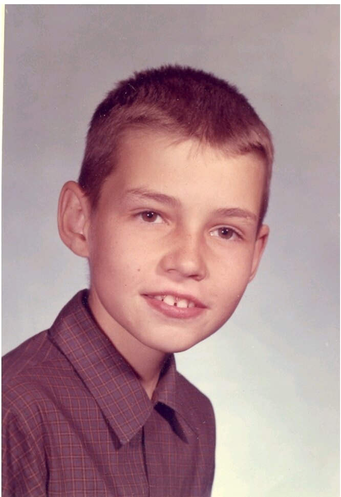 Джим керри маленький. Макс корж детское фото. Гуф в детстве. Гарик харламов в детстве. Как он был в детстве.