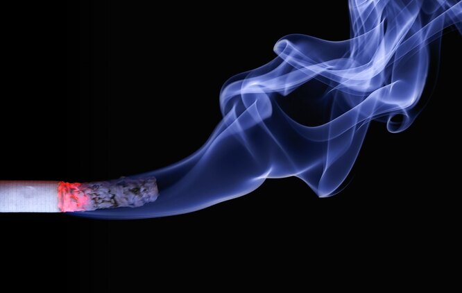 Вред никотина после тренировки доказали и итальянские ученые в работе «Курение сигарет и заболевания опорно-двигательного аппарата». По данным исследований, курящие спортсмены часто встречаются с воспалением коленного сустава и дегенерацией сухожилий. Восстановление после травм у них, как правило, длится дольше.