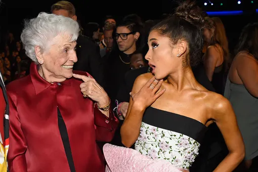 98-летняя бабушка Арианы Гранде приняла участие в записи песни своей внучки и установила рекорд мирового чарта