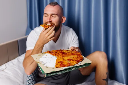Фитнес-тренер из Великобритании рассказал как похудел на 6 килограмм с помощью пиццы