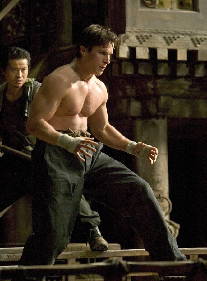 «Бэтмен: Начало» (2005) «Бэтмен: Начало» (2005)