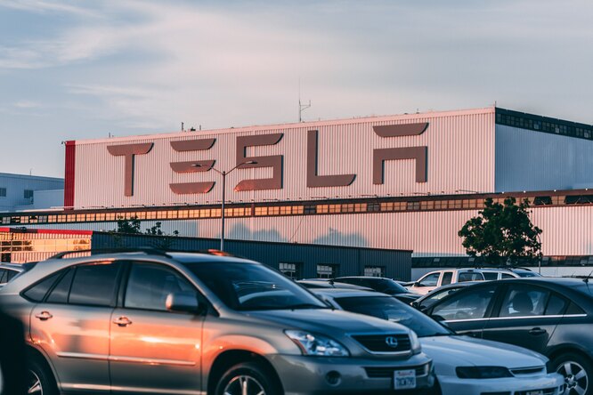 Tesla отказалась от самого дорогого седана Model S Plaid Plus — компании Маска не хватило запчастей Tesla отказалась от самого дорогого седана Model S Plaid Plus — компании Маска не хватило запчастей