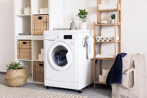 Как постирать в стиральной машинке кроссовки, подушки и даже автомобильные коврики?