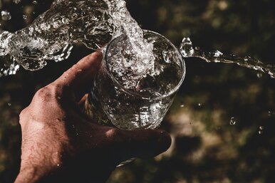 Какую воду нужно пить, чтобы похудеть? Какую воду нужно пить, чтобы похудеть?