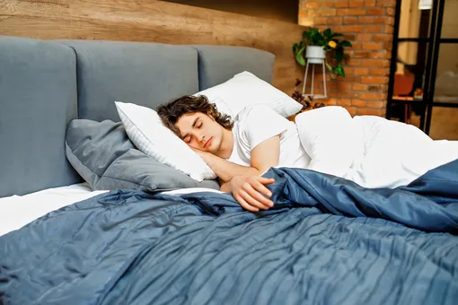 Выбираем подушку правильно: укажите, как вы спите, и узнайте, какая подушка нужна