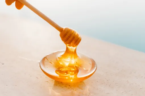 Признайтесь, что вы любите больше — мед или сахар, а теперь почитайте, что полезнее