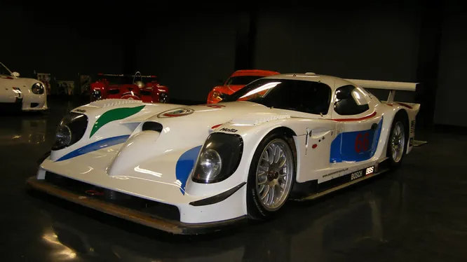 1997 Panoz Esperante. Когда Дон Паноз взял этот автомобиль с переднемоторной компоновкой на прототип Ле Мана, все говорили ему, что он был не прав. В конце концов так оно и оказалось. Но авто всё равно крутое.