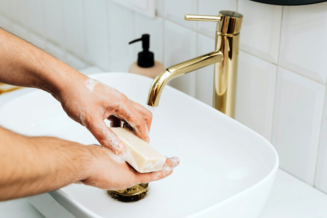 Какие ошибки допускают люди при мытье рук: 5 примеров
