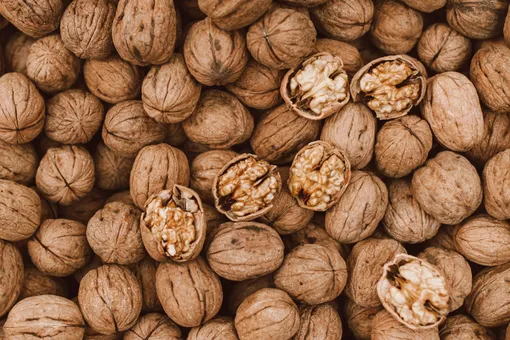 Как правильно есть орехи без вреда для фигуры: узнайте, сколько их можно съедать в день