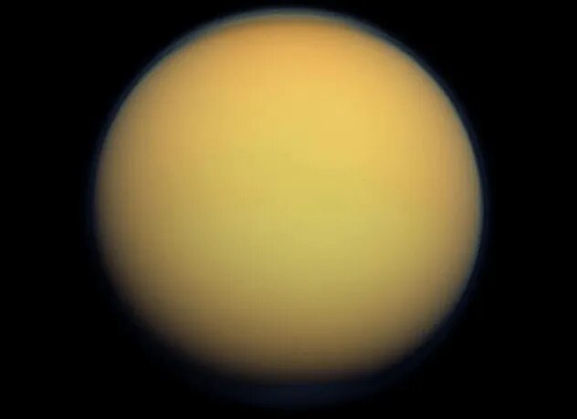 Титан. Крупнейший спутник Сатурна место по меньшей мере интересное, наполненное метановыми озёрами и реками. Дышать там, правда, не получится, а температуру в -179 C удастся пережить лишь в защитных костюмах. Еду придётся растить под искусственным светом, ведь Титан получает лишь от 1/300 до 1/1000 света Солнца по сравнению с Землёй Зато какой простор для исследований!
