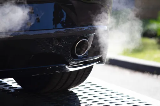Правда ли, что белый дым из выхлопной трубы означает скорый капитальный ремонт машины?