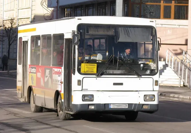 На снимке автобус Grivbuz G12, продукция компании Grivița из города Китила. Автобусы в Китиле делают с 1993 года.