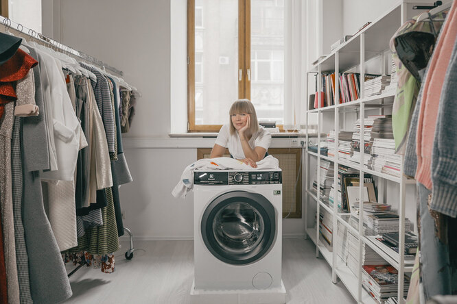 Как экологично обновить весенний гардероб: Вика Газинская и бренд Electrolux рассказали, как стилизовать старые вещи