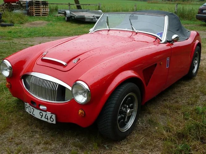 Hult Healey. Компания с 1984 по 1990 годы производила кит-кары, копирующие классические Austin Healey, на агрегатах Volvo. Собственно, на снимке первое поколение, Hult Healey Mk1.