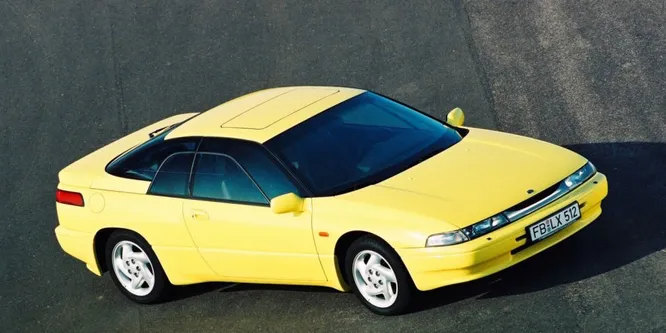 1992 Subaru SVX. Subaru периодически выпускала нестандартные модели но SVX не помещалась ни в какие рамки. Кричащая роскошью, эта модель стоила порядка 40 тысяч долларов и вполне ожидаемо провалилась в продажах.