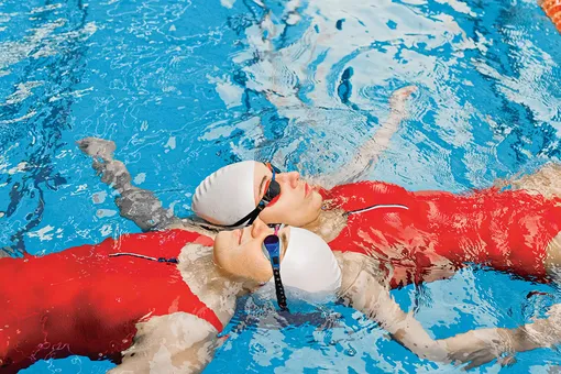 Чем полезно плавание: 5 плюсов вида спорта