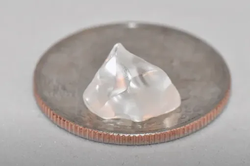 Мужчина нашел кусок стекла стоимостью в целое состояние: он оказался 5-каратным алмазом