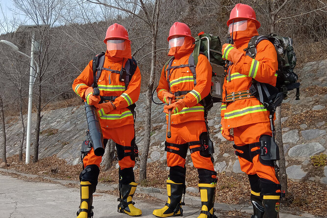 Китайский экзоскелет для пожарных кратно облегчает работу в «горячих точках»