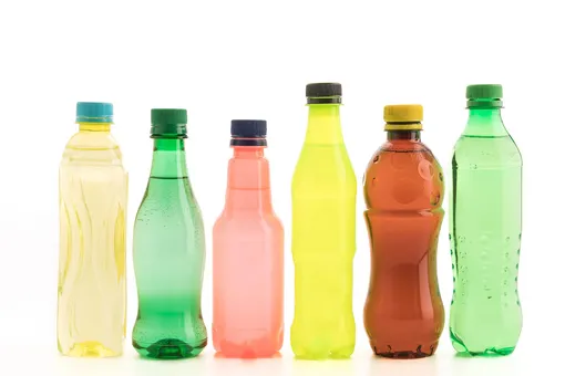 Метод «яркой бутылки»: как простая хитрость помогает пить больше воды и спасает от жары?